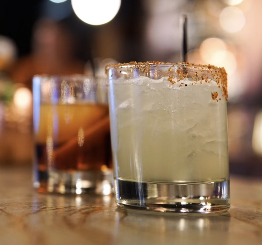 A spiced-rim margarita and an old fashioned on the bar at Links Club